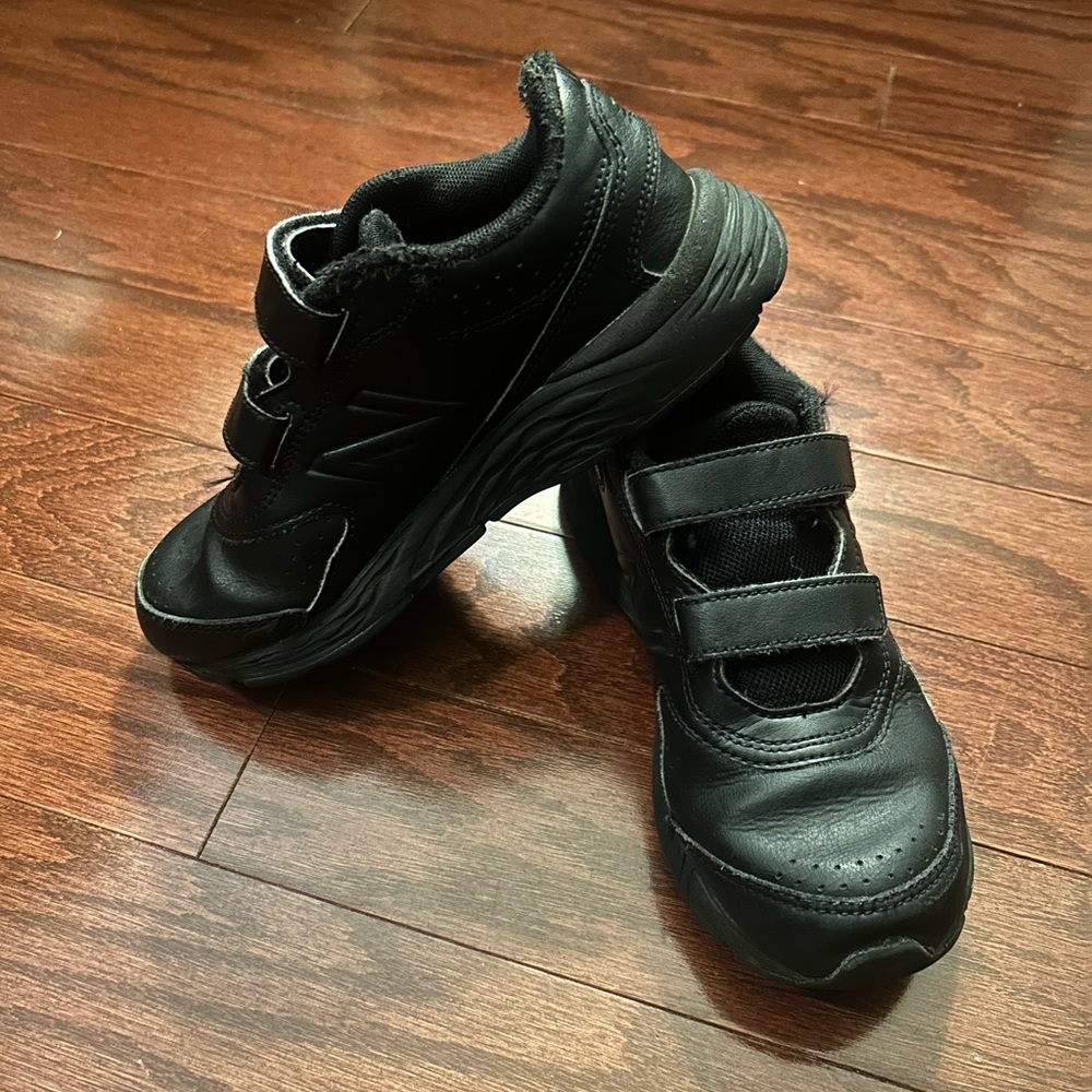 Black Double Velcro New Balance 680v6 Kids School Shoes Size 2.5
